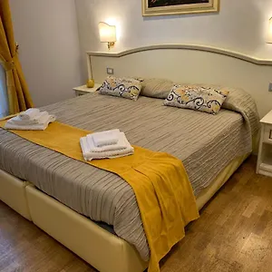 Bed & Breakfast Domus Via Veneto, Rome